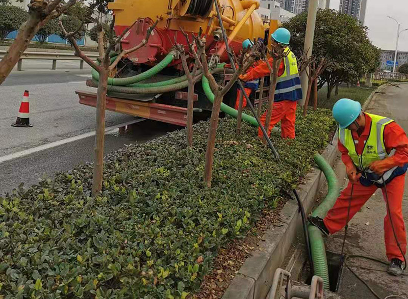 新巴尔虎右市政管道清淤