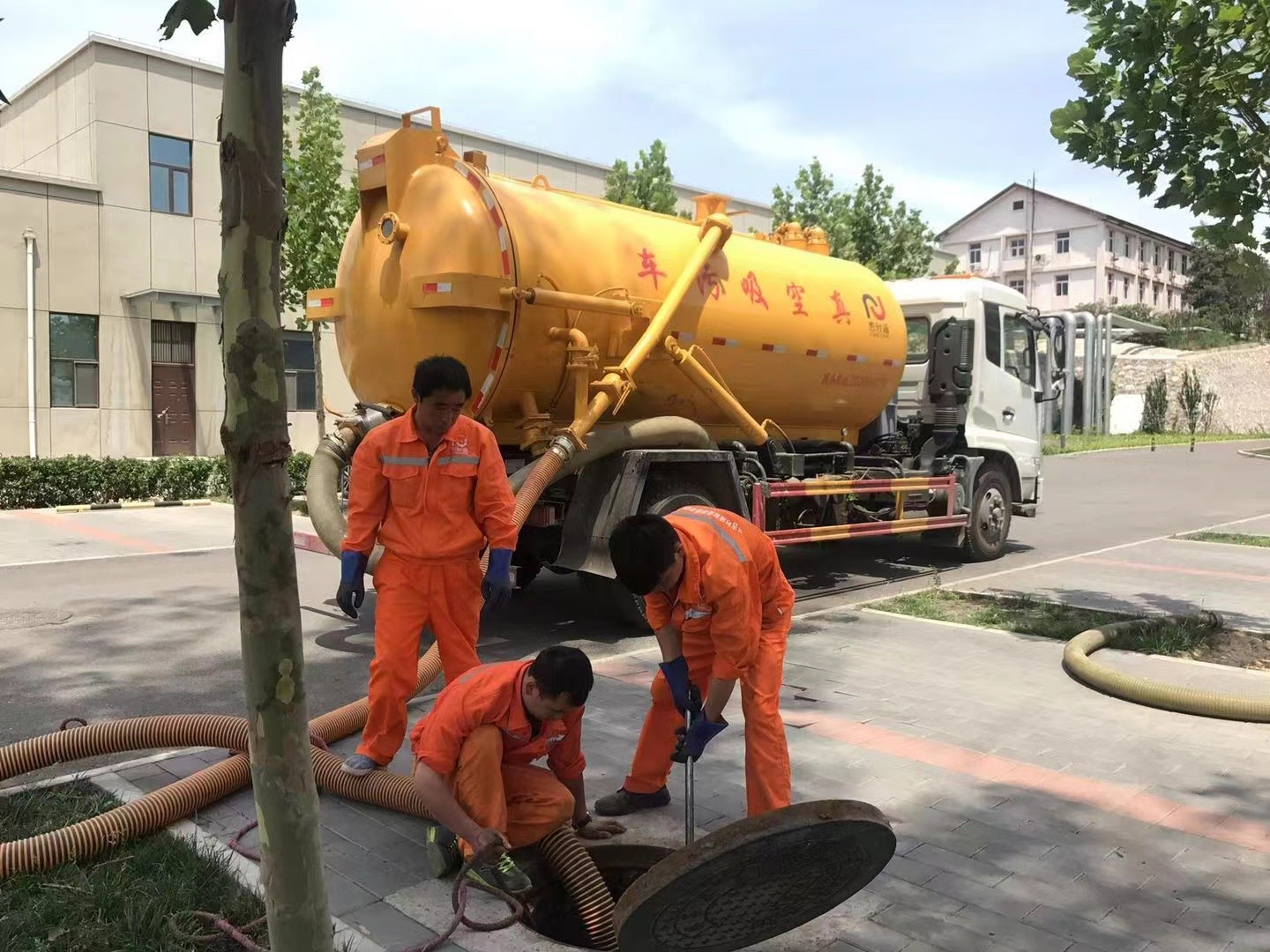 新巴尔虎右化粪池清理与5-8吨吸粪车施工效率分析